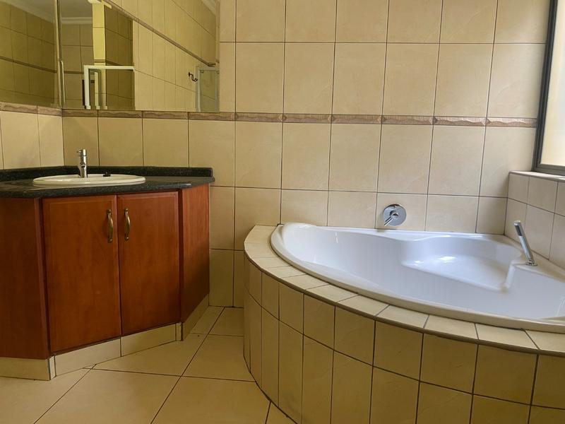 To Let 7 Bedroom Property for Rent in Dainfern Golf Estate Gauteng