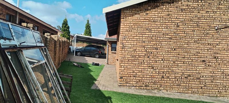 3 Bedroom Property for Sale in Groblerpark Gauteng