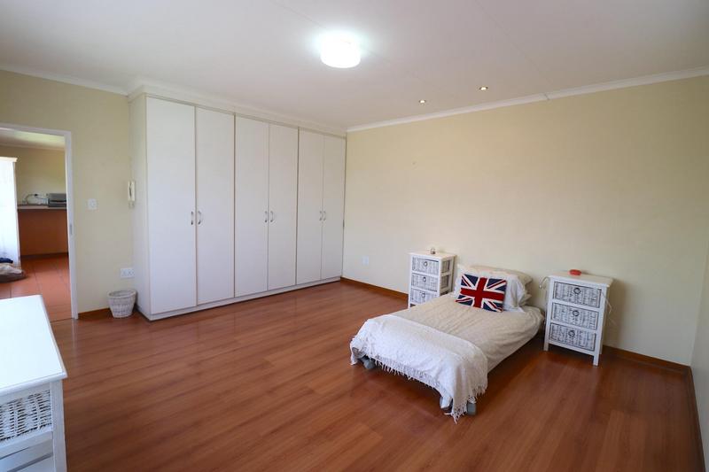 To Let 2 Bedroom Property for Rent in Linden Gauteng