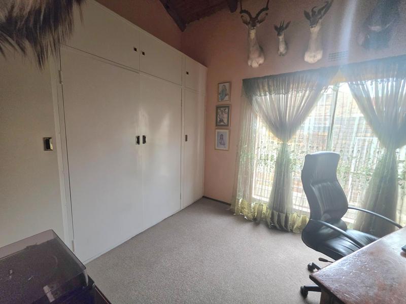 5 Bedroom Property for Sale in Sunward Park Gauteng