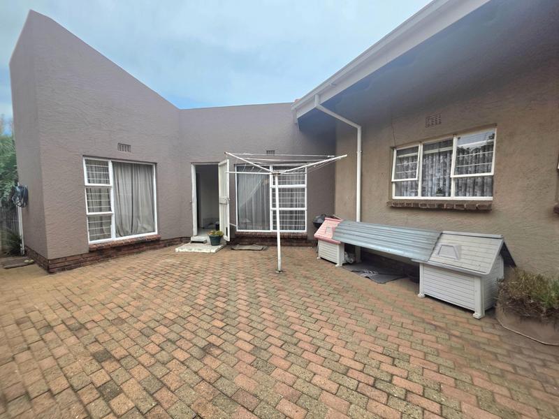 5 Bedroom Property for Sale in Sunward Park Gauteng