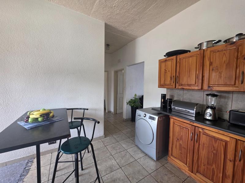 2 Bedroom Property for Sale in Cruywagenpark Gauteng