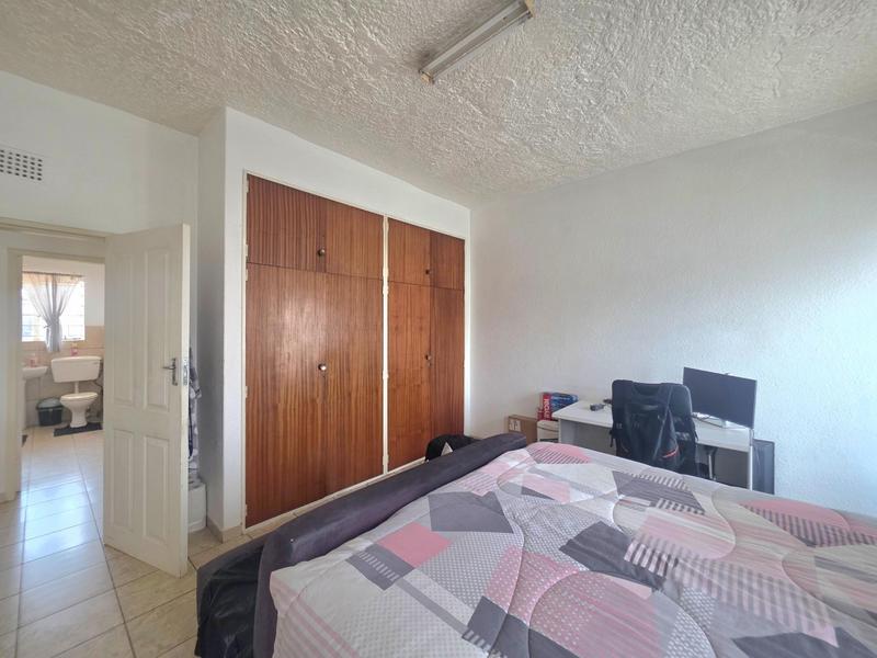 2 Bedroom Property for Sale in Cruywagenpark Gauteng