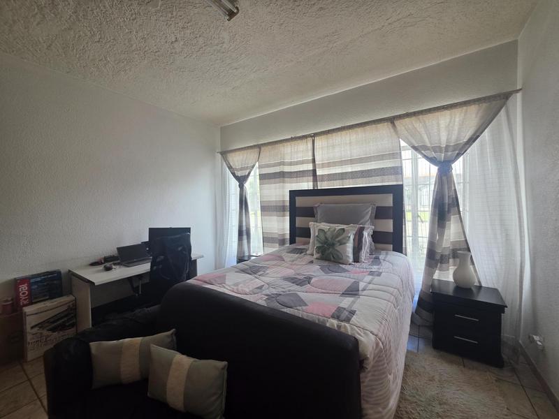 2 Bedroom Property for Sale in Cruywagenpark Gauteng