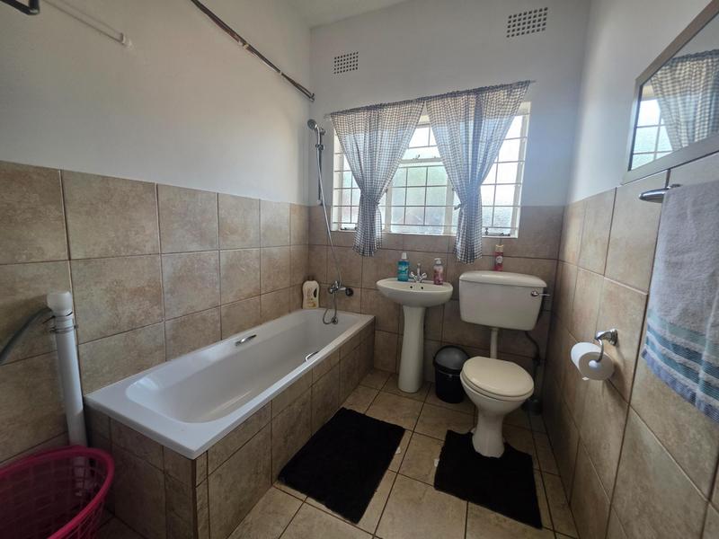 2 Bedroom Property for Sale in Cruywagenpark Gauteng