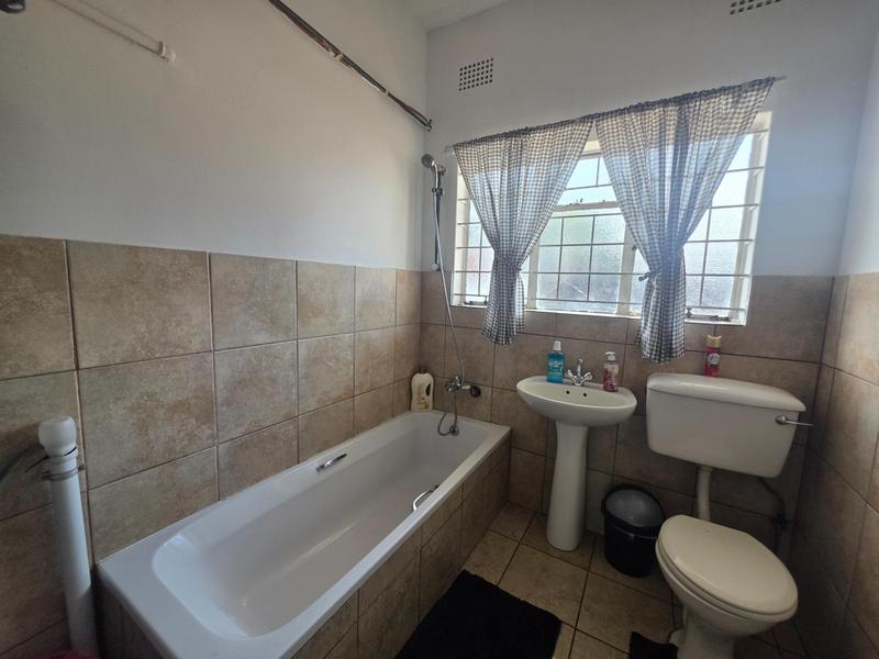 2 Bedroom Property for Sale in Cruywagenpark Gauteng