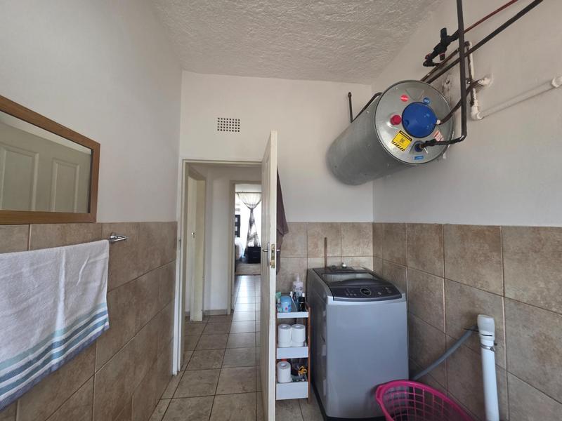 2 Bedroom Property for Sale in Cruywagenpark Gauteng