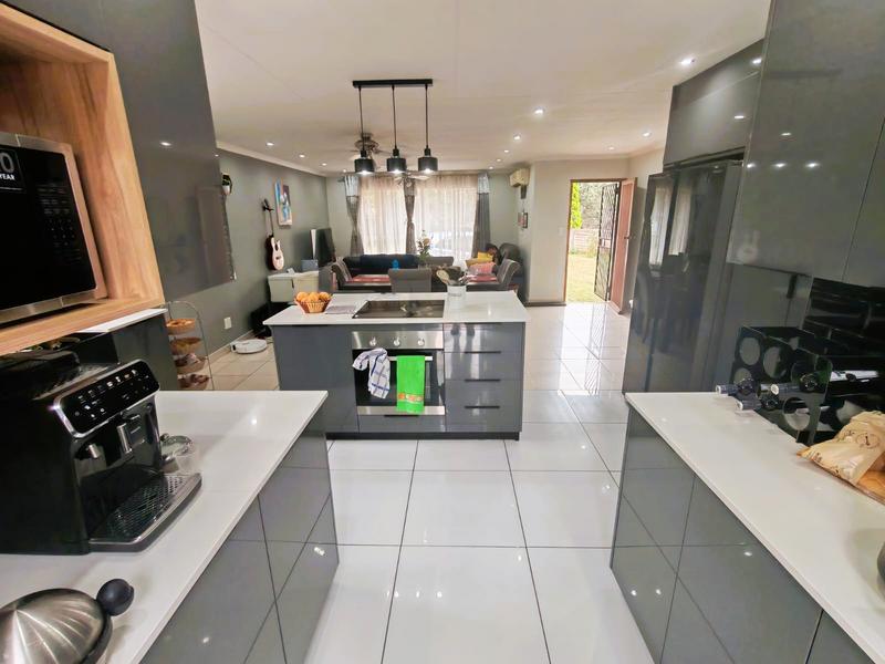 3 Bedroom Property for Sale in Heuweloord Gauteng