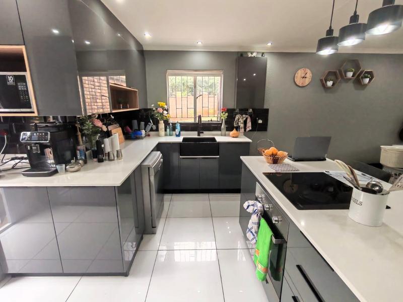 3 Bedroom Property for Sale in Heuweloord Gauteng