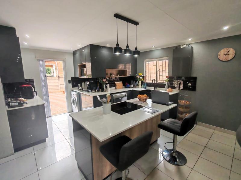 3 Bedroom Property for Sale in Heuweloord Gauteng