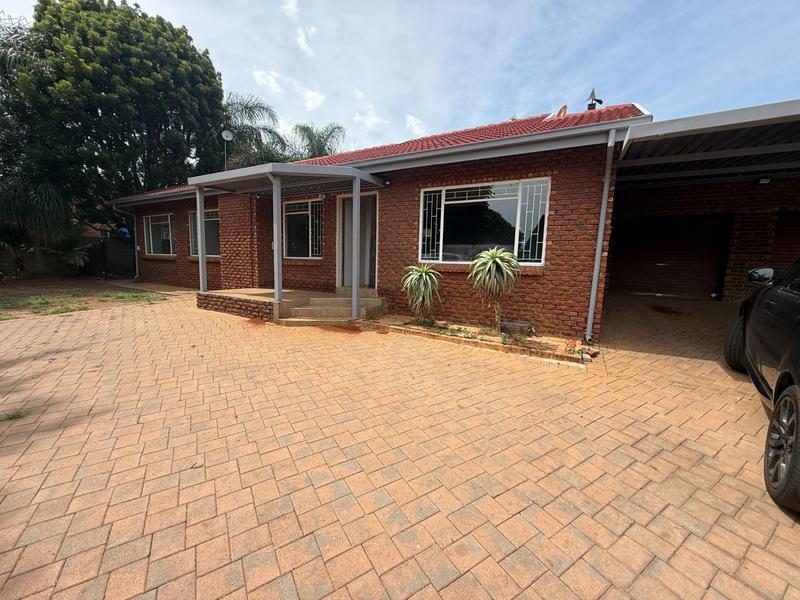 4 Bedroom Property for Sale in Rooihuiskraal Gauteng