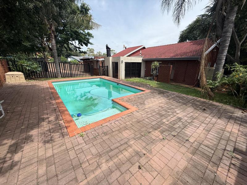 4 Bedroom Property for Sale in Rooihuiskraal Gauteng