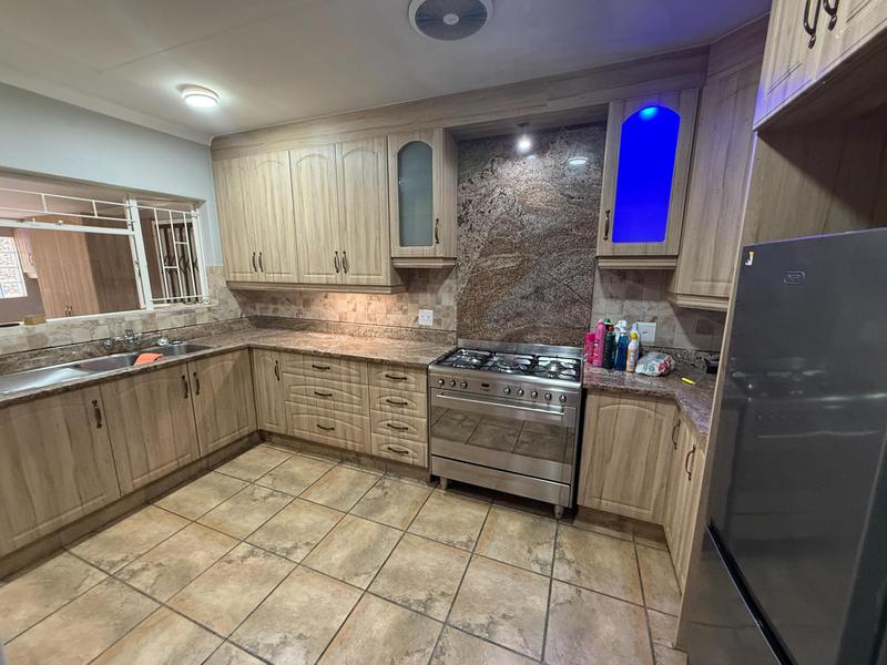 4 Bedroom Property for Sale in Rooihuiskraal Gauteng