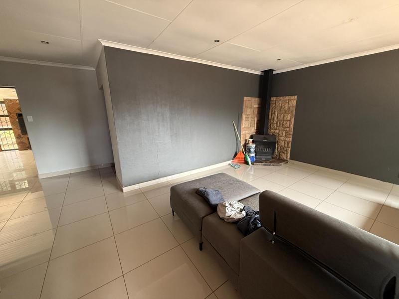 4 Bedroom Property for Sale in Rooihuiskraal Gauteng