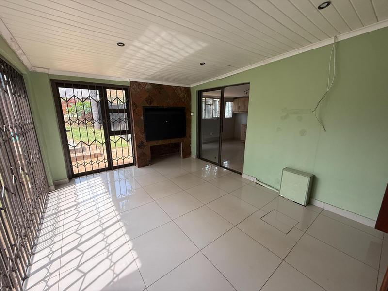 4 Bedroom Property for Sale in Rooihuiskraal Gauteng