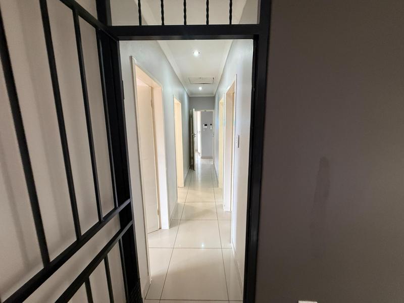 4 Bedroom Property for Sale in Rooihuiskraal Gauteng