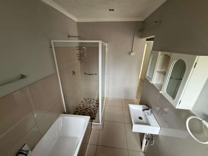 4 Bedroom Property for Sale in Rooihuiskraal Gauteng