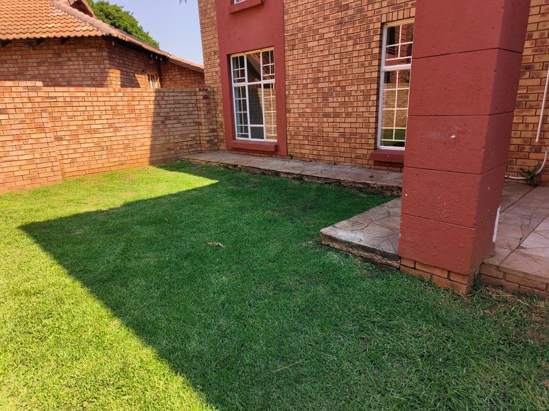 To Let 3 Bedroom Property for Rent in Die Hoewes Gauteng