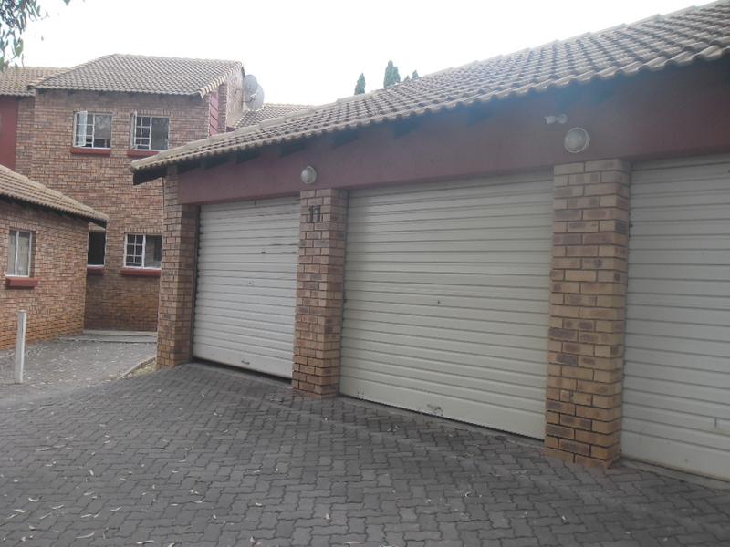 To Let 3 Bedroom Property for Rent in Die Hoewes Gauteng