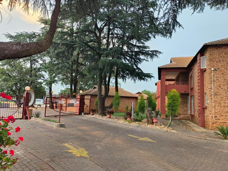 To Let 3 Bedroom Property for Rent in Die Hoewes Gauteng