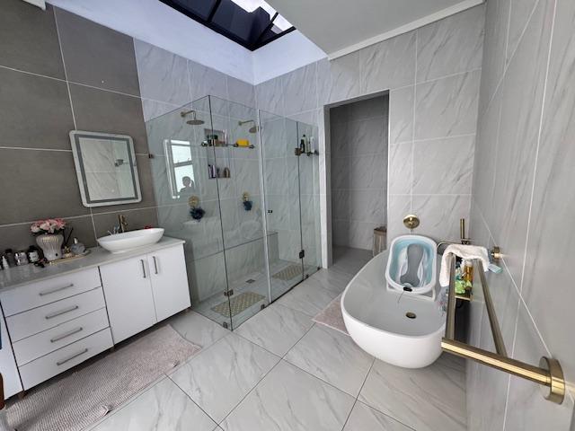 5 Bedroom Property for Sale in Midstream Ridge Gauteng