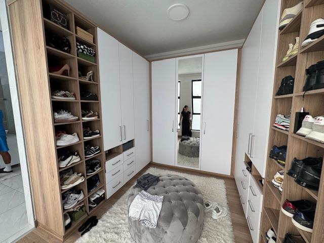 5 Bedroom Property for Sale in Midstream Ridge Gauteng