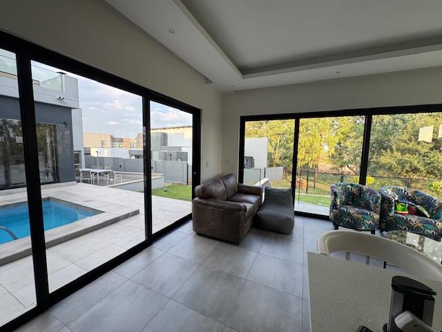 5 Bedroom Property for Sale in Midstream Ridge Gauteng