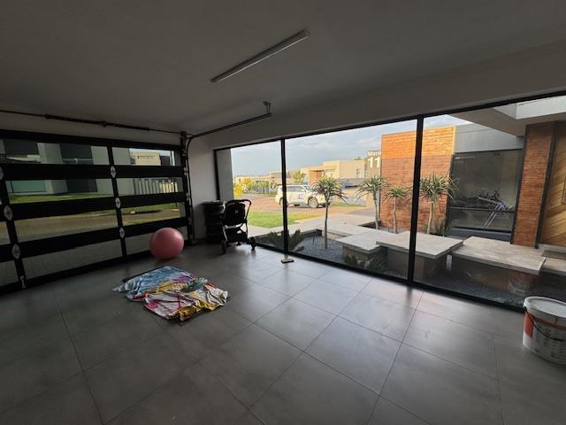 5 Bedroom Property for Sale in Midstream Ridge Gauteng