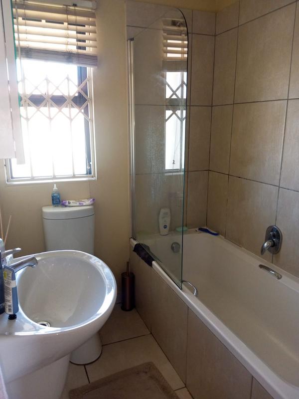2 Bedroom Property for Sale in Lakefield Gauteng