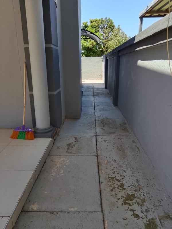 4 Bedroom Property for Sale in Rosslyn Gauteng