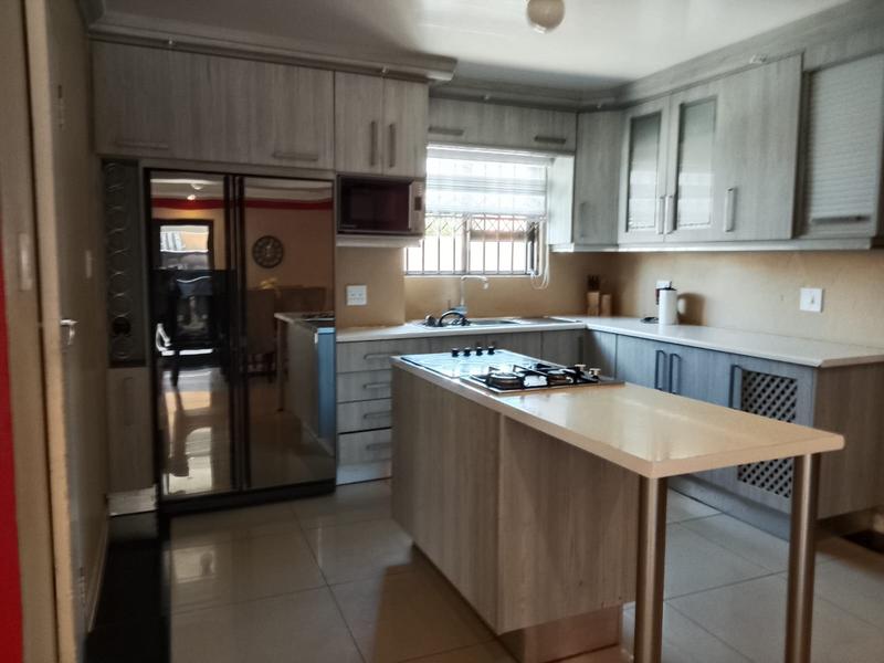 4 Bedroom Property for Sale in Rosslyn Gauteng