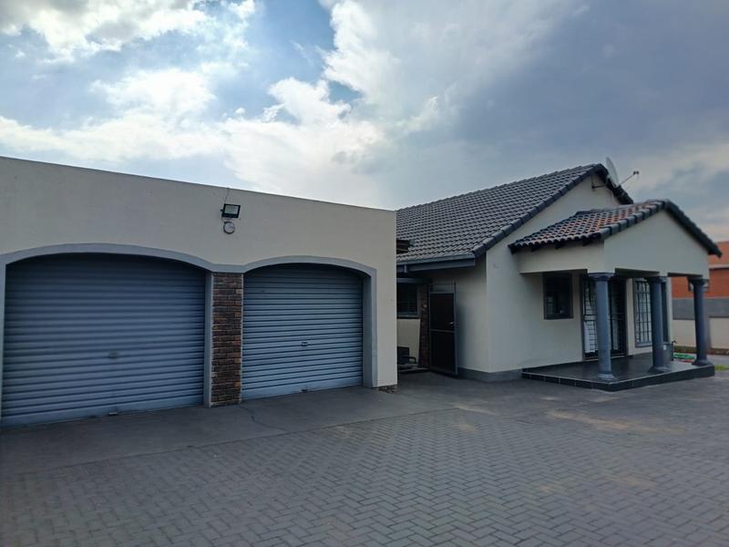 3 Bedroom Property for Sale in Clayville Gauteng