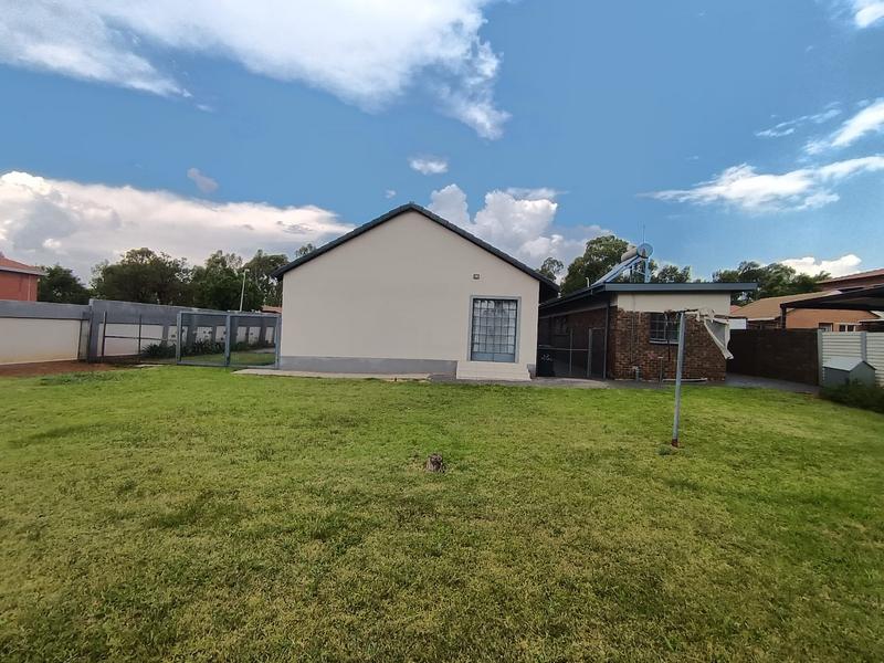 3 Bedroom Property for Sale in Clayville Gauteng