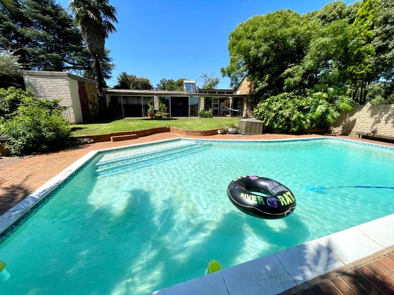 5 Bedroom Property for Sale in Monument Gauteng