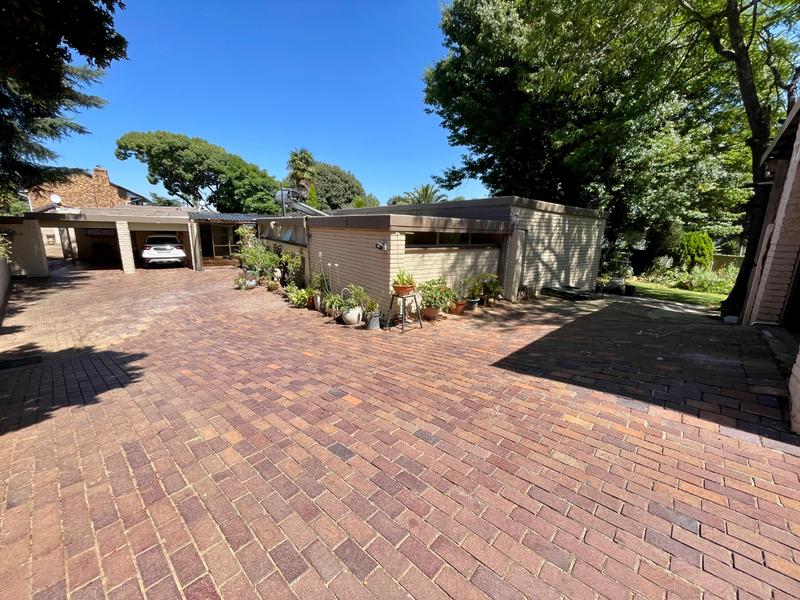 5 Bedroom Property for Sale in Monument Gauteng