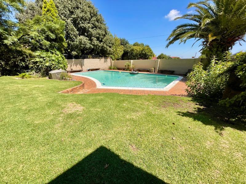 5 Bedroom Property for Sale in Monument Gauteng