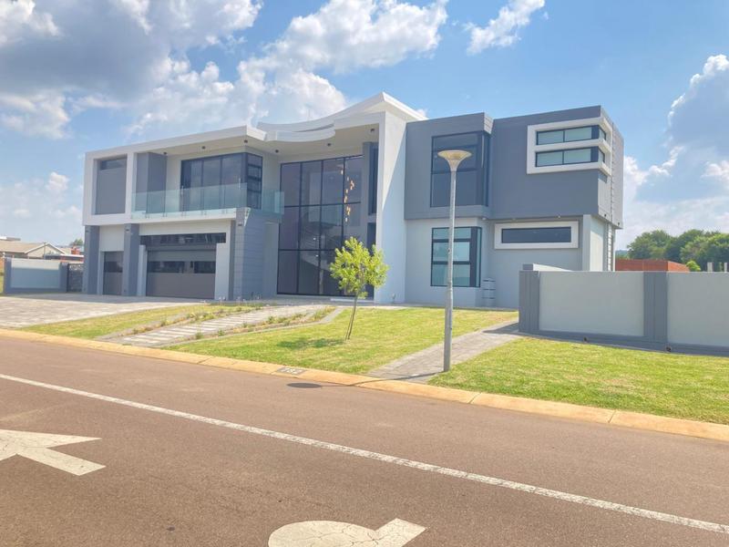 5 Bedroom Property for Sale in Six Fountains Residential Estate Gauteng