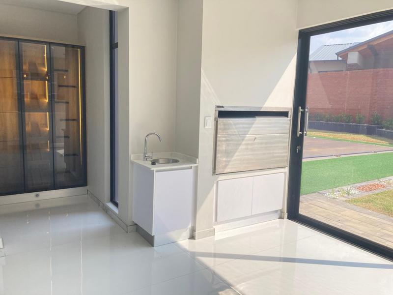 5 Bedroom Property for Sale in Six Fountains Residential Estate Gauteng