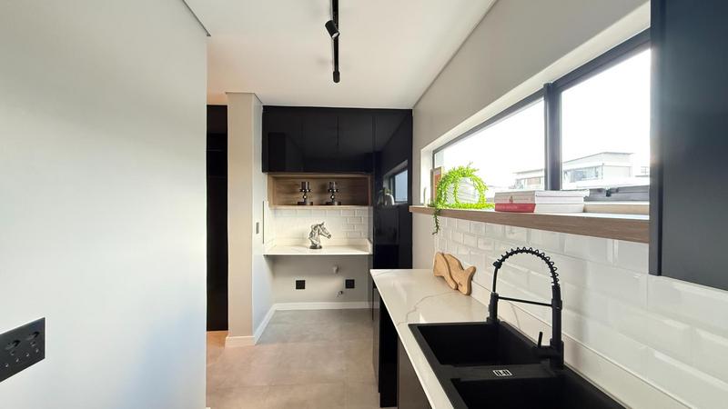 5 Bedroom Property for Sale in Midstream Heights Gauteng