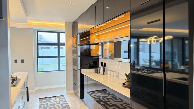 5 Bedroom Property for Sale in Midstream Heights Gauteng