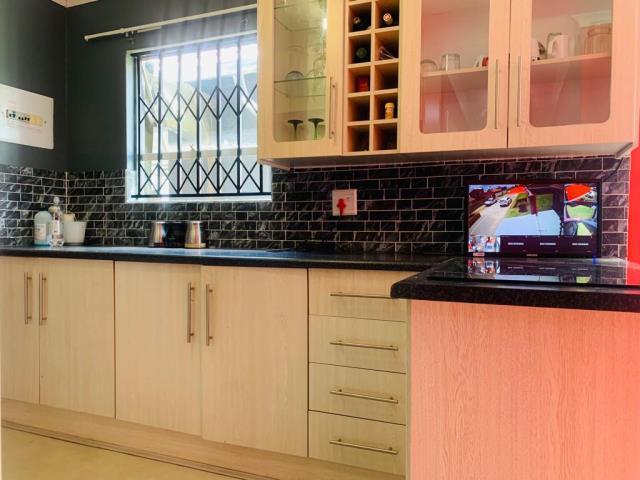 To Let 3 Bedroom Property for Rent in Fleurhof Gauteng