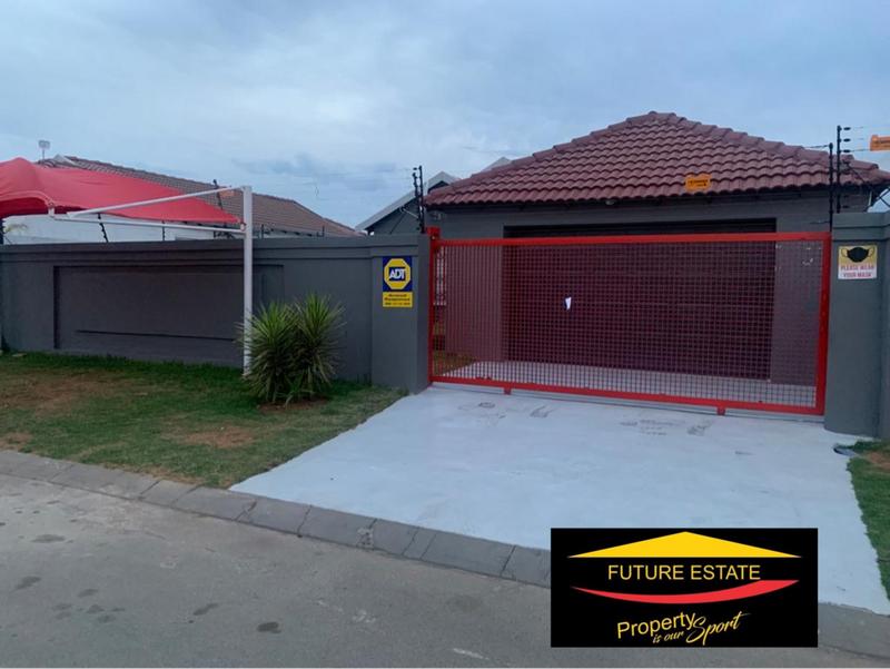 To Let 3 Bedroom Property for Rent in Fleurhof Gauteng