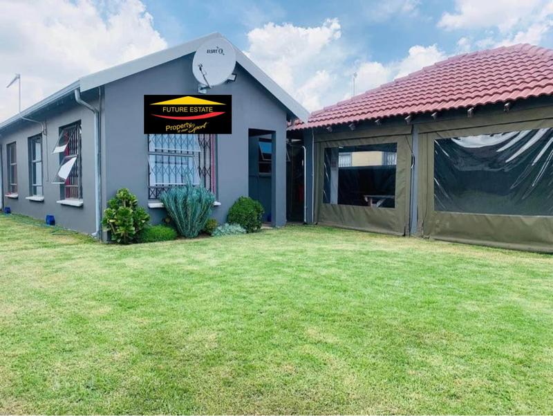 To Let 3 Bedroom Property for Rent in Fleurhof Gauteng