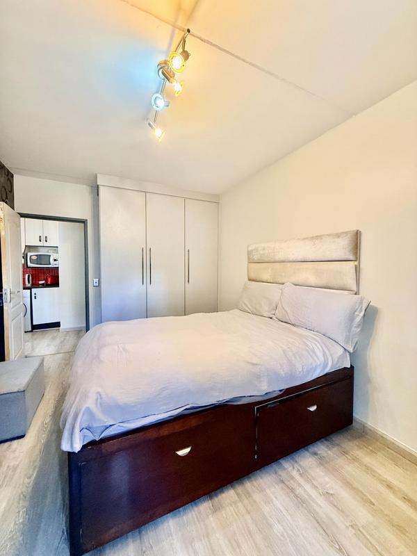 To Let 1 Bedroom Property for Rent in Sandown Gauteng