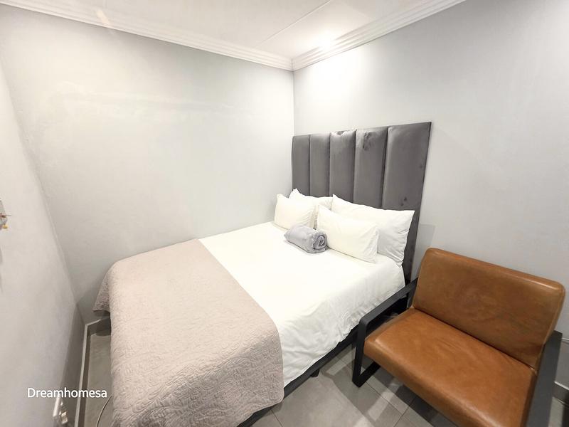 To Let 1 Bedroom Property for Rent in Houghton Estate Gauteng