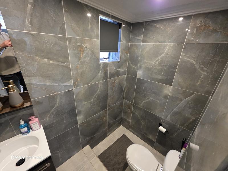 To Let 1 Bedroom Property for Rent in Houghton Estate Gauteng