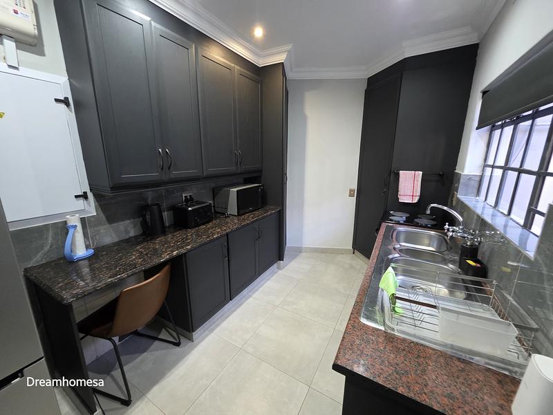 To Let 1 Bedroom Property for Rent in Houghton Estate Gauteng