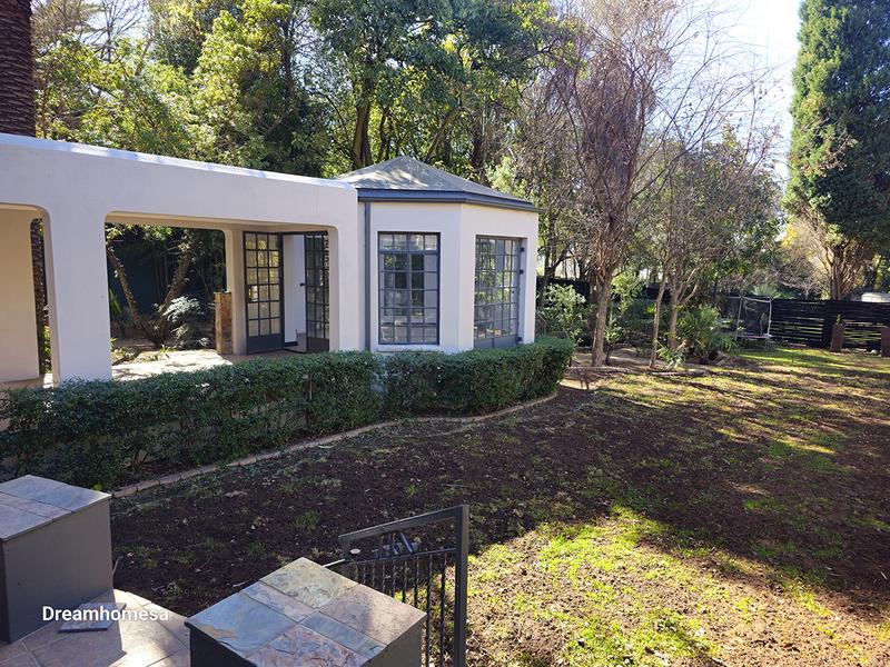 To Let 5 Bedroom Property for Rent in Houghton Estate Gauteng