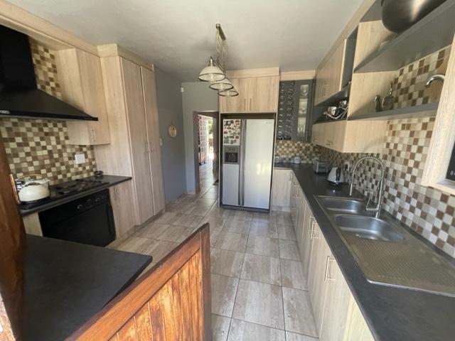 To Let 4 Bedroom Property for Rent in Birchleigh North Gauteng