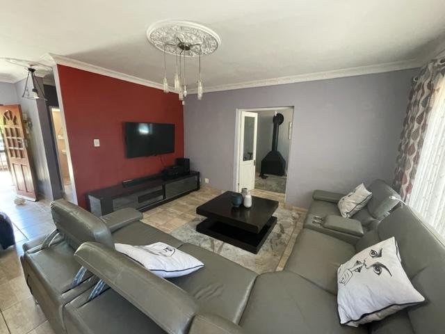 To Let 4 Bedroom Property for Rent in Birchleigh North Gauteng